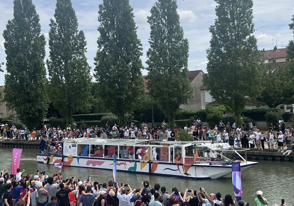 🔥 Passage de la flamme olympique sur le canal de l’Ourcq