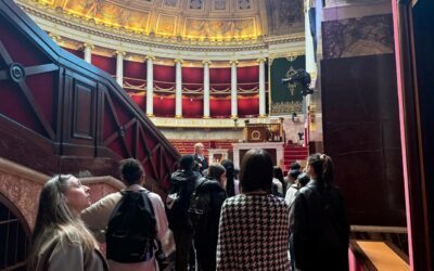 🏛️ Des délégués de classe du collège Jean Renoir de Bondy à l’Assemblée nationale.