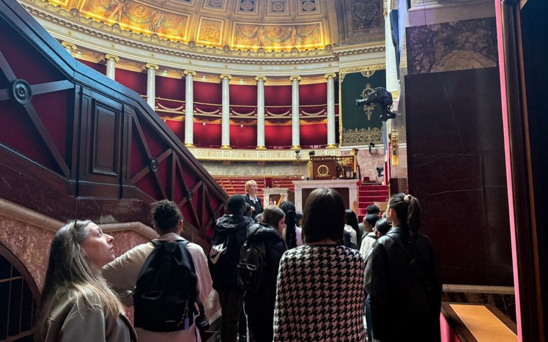 🏛️ Des délégués de classe du collège Jean Renoir de Bondy à l’Assemblée nationale.